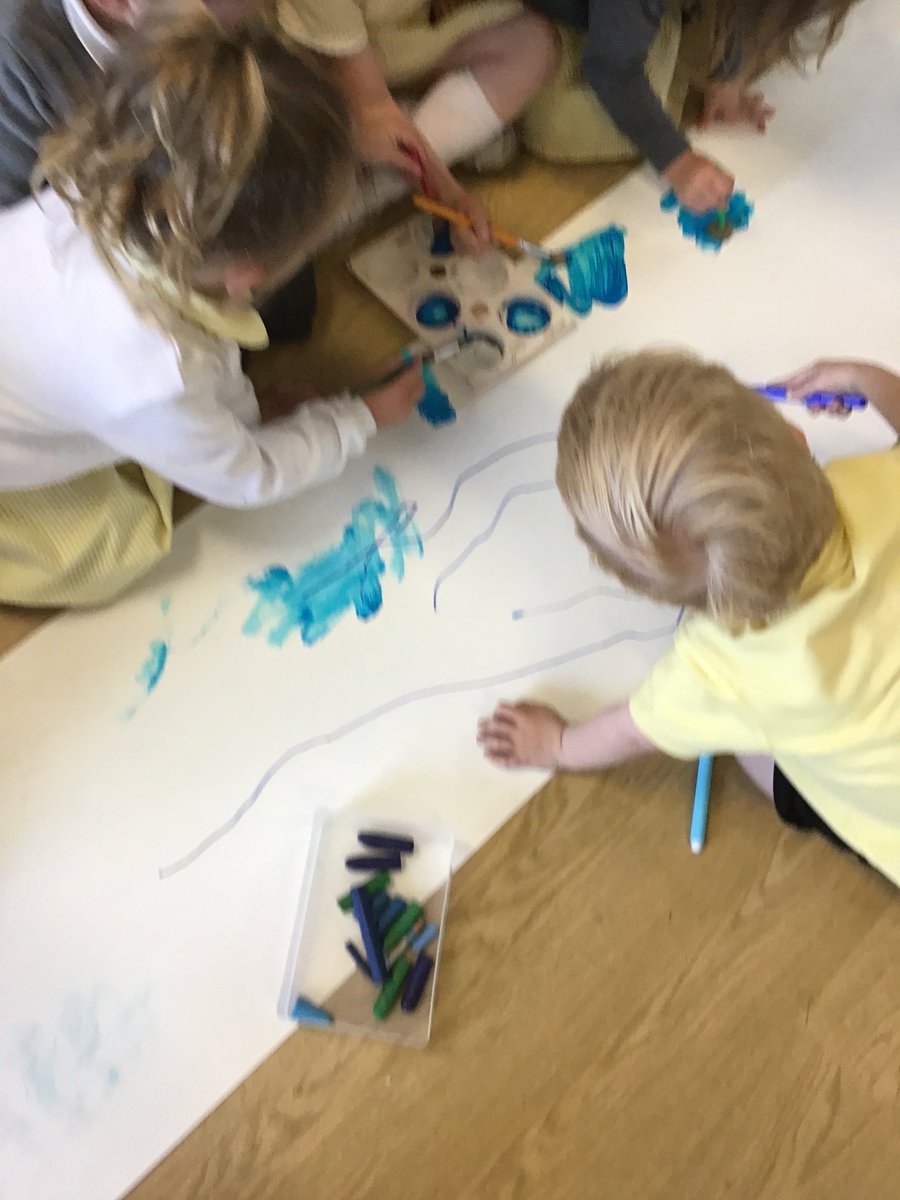 CCMPrimary's tweet photo. Pre school are having great fun collaborating to create an under the sea scene background.  Exploring making marks with different media “I’m using blue, the sea is blue!” “I’ve put red in for red coral reef“ #youngartists #exploringart https://t.co/mCx4m7otto