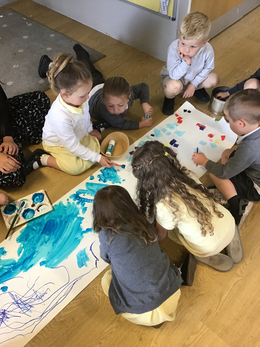 CCMPrimary's tweet photo. Pre school are having great fun collaborating to create an under the sea scene background.  Exploring making marks with different media “I’m using blue, the sea is blue!” “I’ve put red in for red coral reef“ #youngartists #exploringart https://t.co/mCx4m7otto