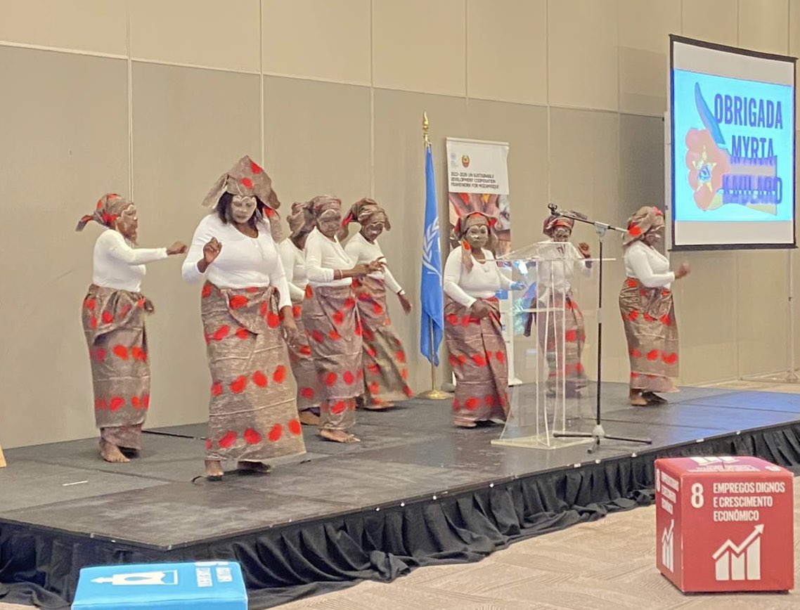 #Townhall Despedimo-nos de Myrta Kaulard, Coordenadora Residente das <a href="/NacoesUnidas/">Nações Unidas</a> e Coordenadora Humanitária, que termina sua missão no país

Foram 4 anos como Chefe da #ONU🇲🇿, liderando os esforços de 25 Entidades da 🇺🇳e de parceiros humanitários

Muito obrigado, querida Myrta!