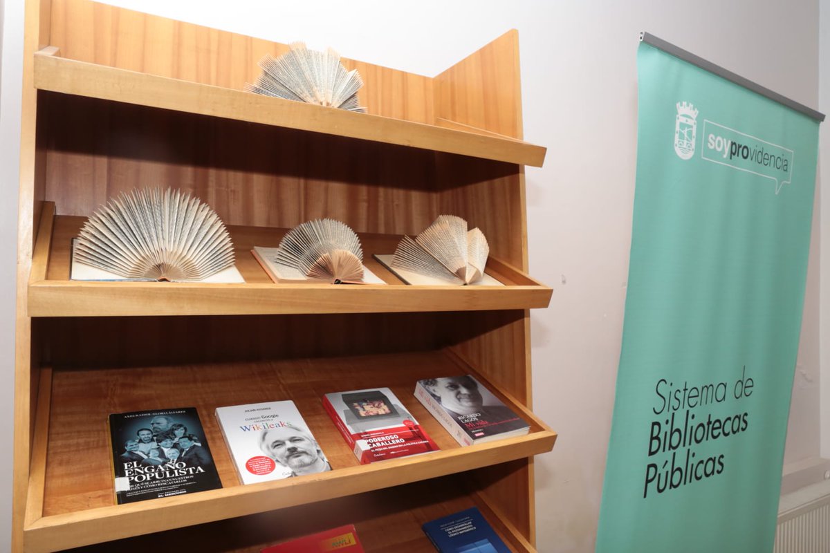 Expo Arte Plegable 📖 Amamos los libros y nos resistimos a dejarlos ir. En el mes del medioambiente, te invitamos a ver las bellas creaciones que hizo la bibliotecóloga, Vanessa Arcos, con ejemplares dañados u obsoletos ♻️ 👉Sede Bellavista (Constitución 85, Providencia).