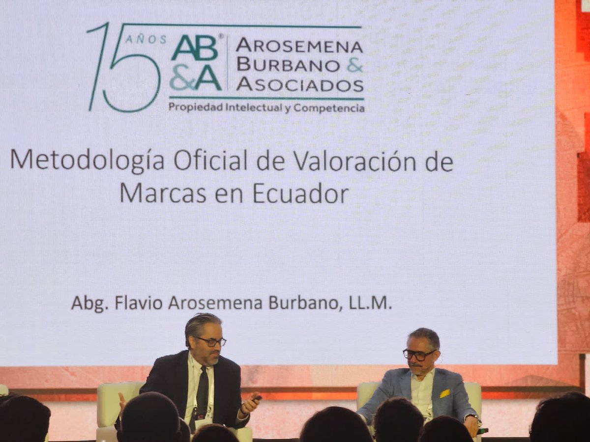Nuestro Presidente @FlavioArosemena expuso sobre valoración de marcas en el Seminario Internacional de @ASIPI_ en Quito, explicando la exigencia de la norma aplicable ISO de combinar aspectos financieros, conductuales y legales para arribar a un valor acertado.