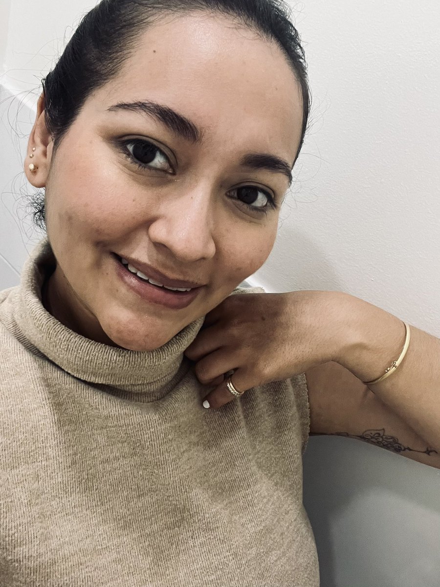 yeseniastudillo's tweet photo. La famosa foto en el baño 🧡 https://t.co/wB6cuXBxCc