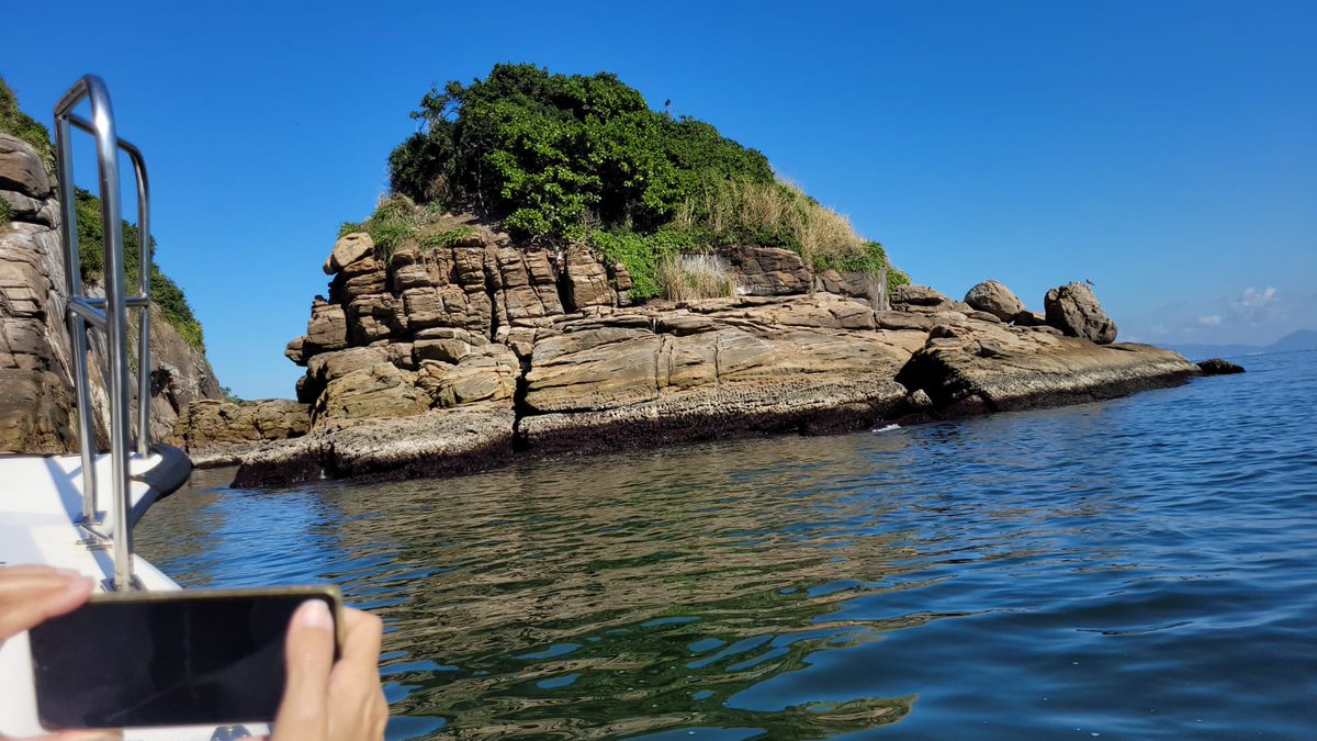 CLAUDIACALIEL's tweet photo. Meu Rio de Janeiro continua LINDOOO... Apesar de tudo...

#RiodeJaneiro #Carioca #CidadeMaravilhosa #MarAberto #Sol #Beleza #DesculpaAí #Barco #BarraDaTijuca #CeuDeBrigadeiro #CeuAzul #Mergulho #Chocada #Impressionante https://t.co/0ip5oAKZv6
