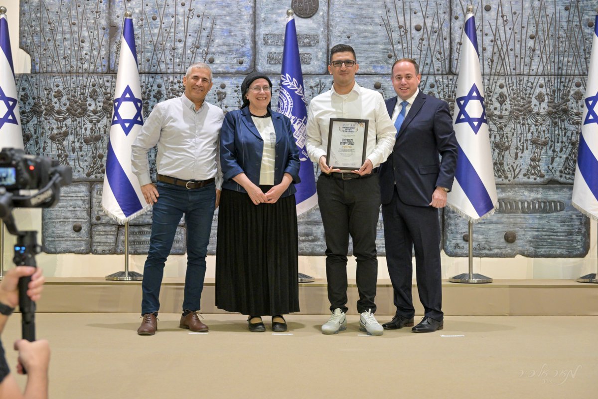 ShaareZedekUS's tweet photo. The President's Honorees for 2023 outstanding volunteers are Emily Weintraub and Amir Rashid! https://t.co/CbJcgwOHcj