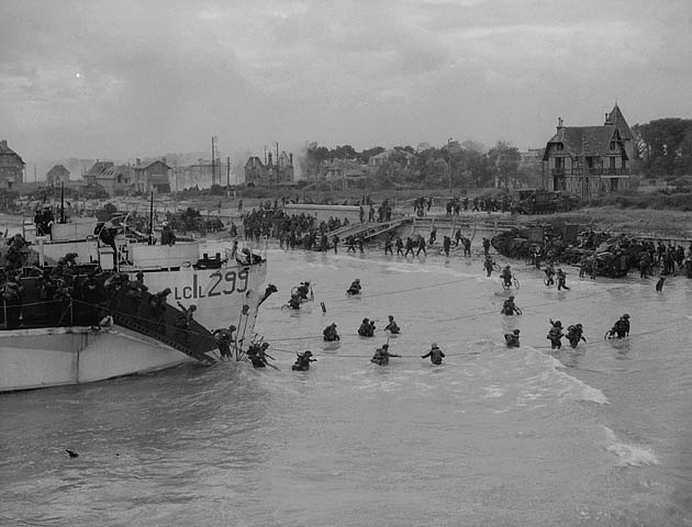CanadianArmy's tweet photo. The D-Day invasion began #OTD in 1944. #CanadaRemembers the bravery of the Canadians and allies who helped lay the foundations for an end to the #SWW on that day. #SecondWorldWar https://t.co/ldTlZsHsLE
