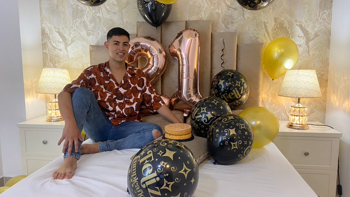 alejandro_smit2's tweet photo. 🍰My happy Birthday @chaturbate @cbexplorer_cams   https://t.co/CQDi4NL52z https://t.co/XpdIcK5aTm