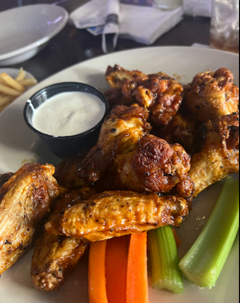 Make the most of #TakeoutTuesday with Ale Emporium. Look at those wings! 👀
