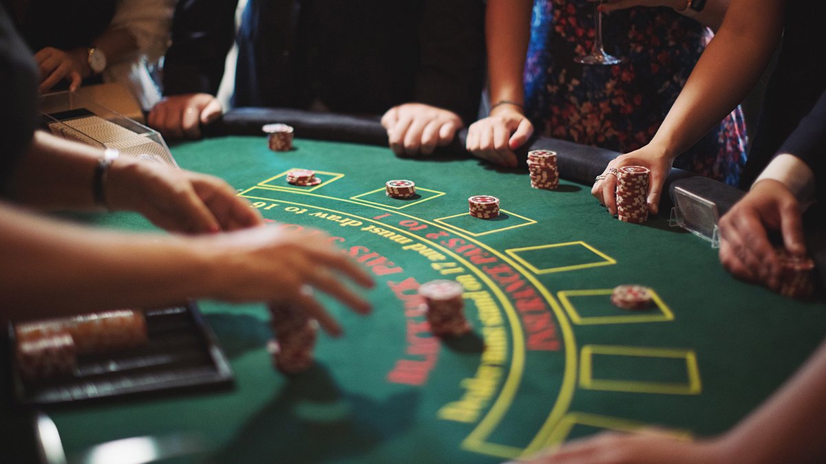 FitchRatings's tweet photo. In an update to its U.S. #corporate #bankruptcy case-study series, Fitch adds an analysis of one case-in-progress to the prior sector compilations of 49 #Gaming, #Leisure, #Lodging and #Restaurant (GLLR) bankruptcies.. https://t.co/CYFGMZoysM #LiabilityManagement #LevFin https://t.co/heZK6crCTt