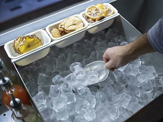 RHFoodEquip's tweet image. Who would’ve thought ice could be so complicated, right? 🧊

When choosing an ice machine for your commercial kitchen, quantity, type of ice, and maintenance can make or break your success.

Read all about ice machines: buff.ly/43nc6Ia

#IceMakers #IceCubes