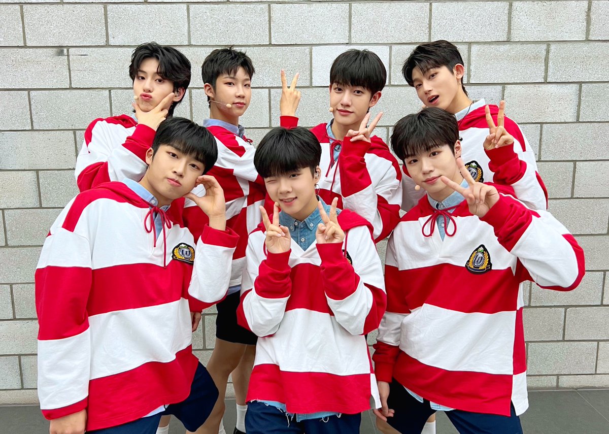 [📸] #더윈드데이 #THEWINDDAY
벌써 팬분들을 처음 마주한지 한 달이 되었습니다
더윈드의 첫 공연이였던 [The Wind  World]부터 오늘 #더쇼 무대까지☺️
언제 어디서나 더윈드를 응원해 주신 팬분들 너무 고마워요💙

#더윈드 #THEWIND #The_Wind 
#ISLAND