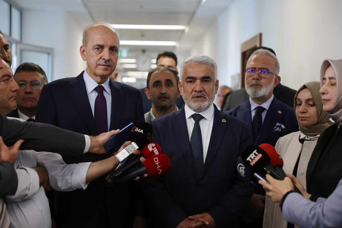 HudaParTBMM's tweet photo. AK Parti Genel Başkan Vekili ve Meclis Başkanı Adayı Sn. Numan Kurtulmuş beraberindeki heyetle TBMM Başkanlığı için yaptığı adaylık başvurusunun ardından Genel Başkanımız Sn. Zekeriya Yapıcıoğlu'nu Mecliste ziyaret ederek TBMM Başkanlığı seçimlerinde destek talebinde bulundular. https://t.co/dm7HeJfwvk