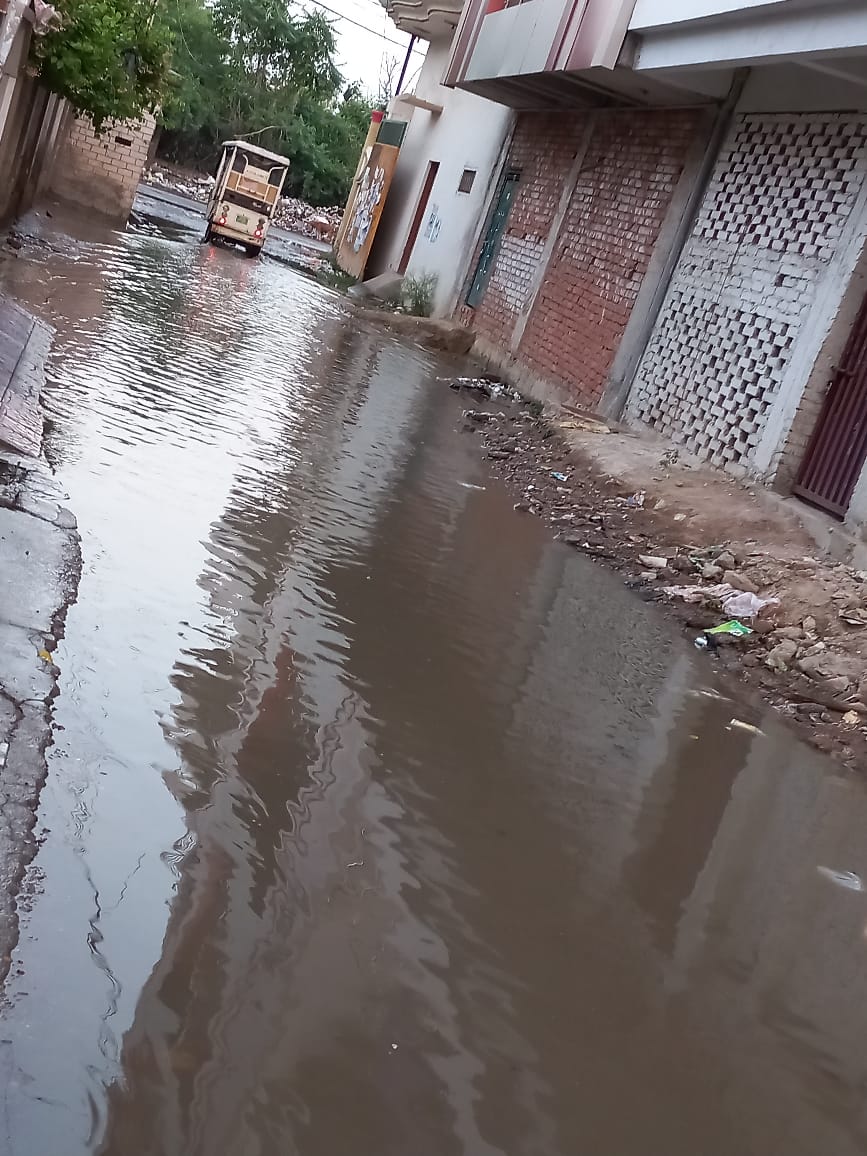 AftabSystem39's tweet photo. @nagarnigamknp @pramila_pandey @nagarnigamknp 
Mananiya nagar nigam adhikari. 
Aapse anurodh hai ki ye jal bharaw ABA compound pokharpur jajmau ka hai. Jahan par ye istithi sadaew bani rahti hai. Aap anurodh hai ki is samasya ka samadhan jald se jald karen. 🙏🙏🙏🙏🙏🙏🙏 https://t.co/wPI1igJcTy