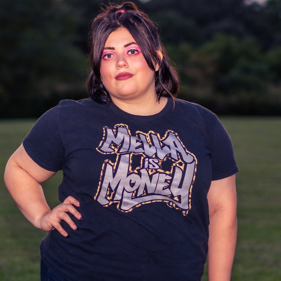 devilsskye's tweet photo. My #MellaMerch photo shoots are the best photo shoots honestly 🤑

@CarmellaWWE https://t.co/P1HTM27rg5