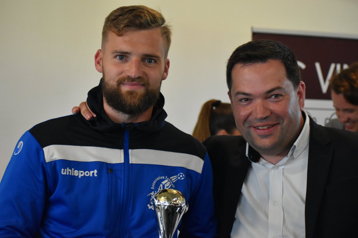 <a href="/Deschateaux16/">Louis XVI</a> 𝗺𝗲𝗶𝗹𝗹𝗲𝘂𝗿 𝗴𝗮𝗿𝗱𝗶𝗲𝗻 𝗱𝗲 𝗹𝗮 𝘀𝗮𝗶𝘀𝗼𝗻 𝗲𝗻 𝗡𝗮𝘁𝗶𝗼𝗻𝗮𝗹 𝟯 !

Suite à la cérémonie de remise des prix organisée samedi dernier par <a href="/FOOT_NORMAND/">FOOT NORMAND</a>, nos Virois ont été bien récompensés

👉 L'émission :
footnormand.fr/actualites/nat…

#TeamAFV #National3