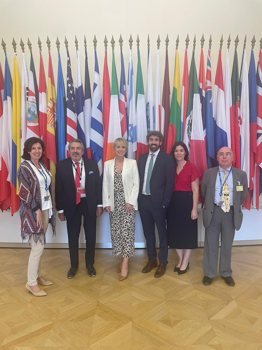 SEDIAgob's tweet photo. ✈️ Finaliza el viaje al #GFTech en París con un recorrido por diversos stands y un encuentro con el Embajador y Representante Permanente de España ante la @OECD Manuel Escudero y su equipo. https://t.co/z9IuLILhFV