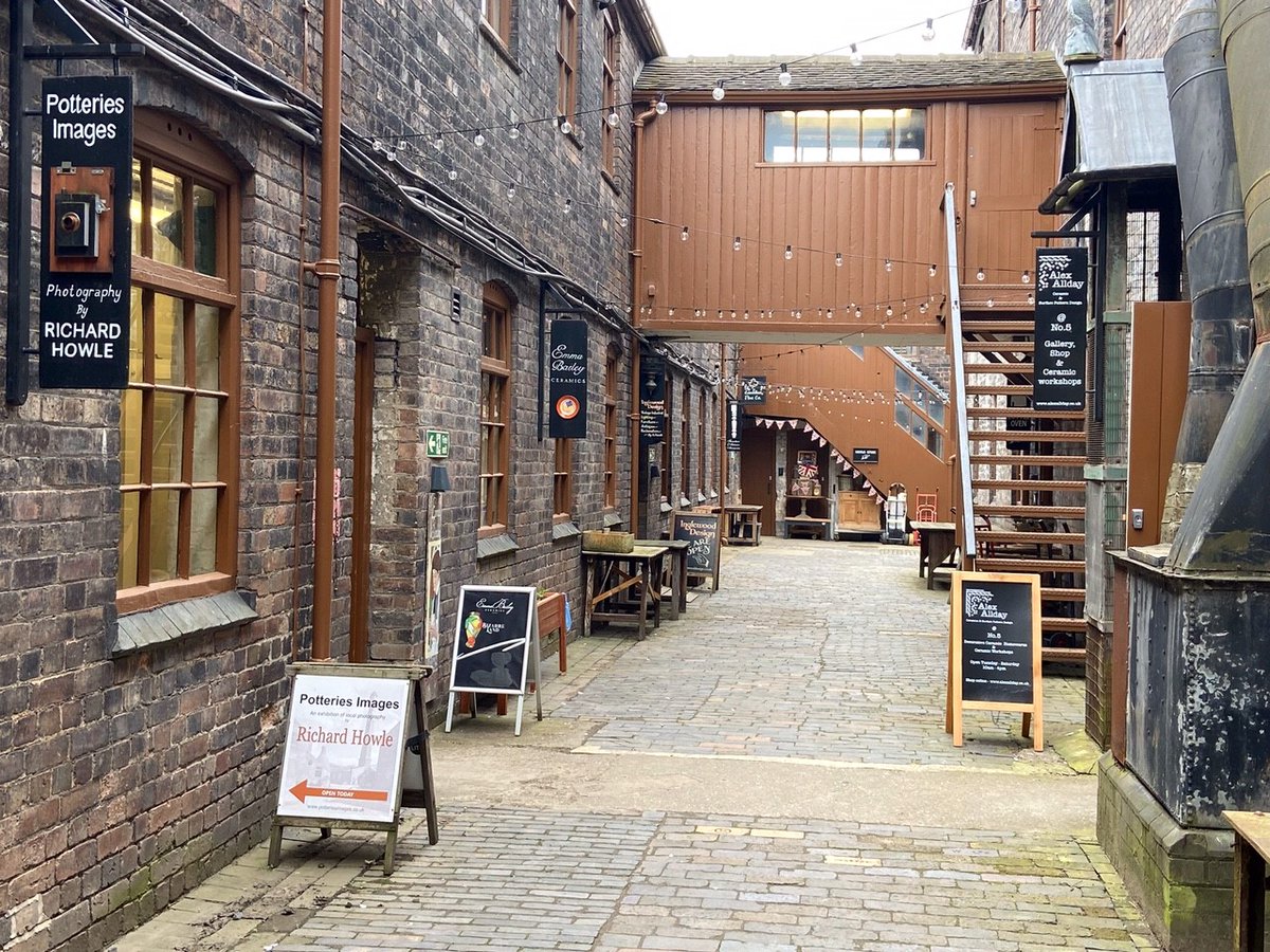 Middleport_Pot's tweet photo. Did you know that Middleport Pottery is home to the Middleport Studios?
More info & opening times: https://t.co/rdRciIjQnG
#creative #creativebusiness #pottery #ceramics #middleportstudios #visitstoke #visitstokeontrent #localbusiness #stokeontrent #staffordshire #shoplocal https://t.co/8PUK8AWkXH