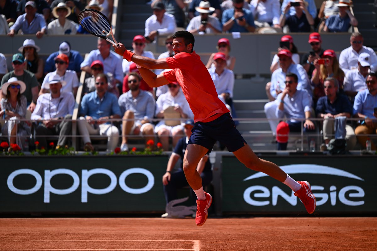 rolandgarros's tweet photo. Djoko doing Djoko things 🙆‍♂️

#RolandGarros https://t.co/U1RQmOEYcZ