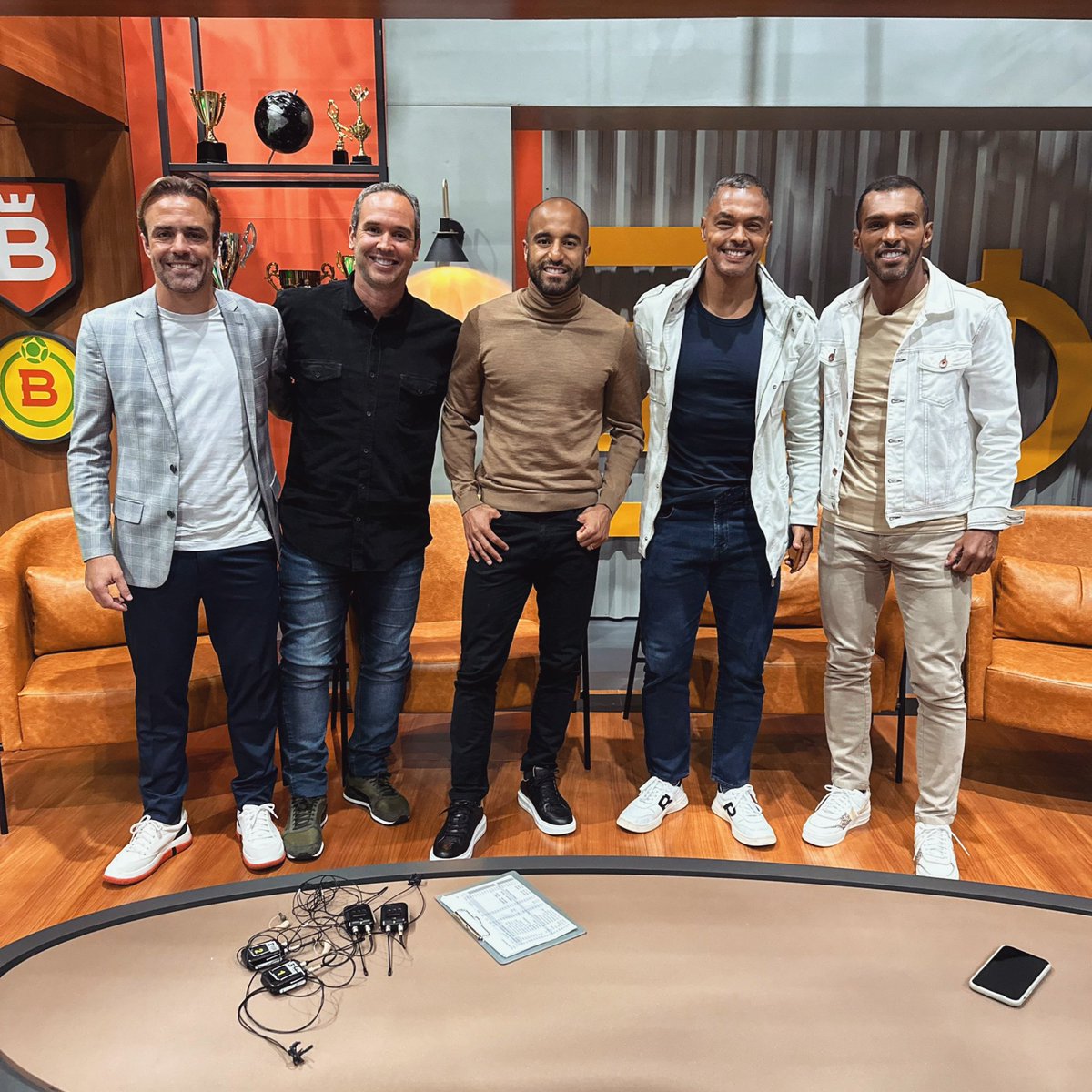 LucasMoura7's tweet photo. Prazer enorme estar com vocês! #Boleiragem #Sportv https://t.co/HFCw4X3A20