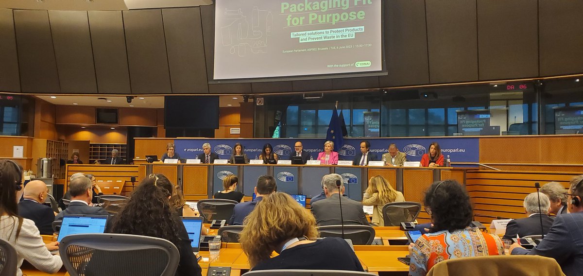 A packed room at the European Parliament talking about the impact of the packaging waste proposal on the agrifood sector #PPWR. Working towards the coexistence of single use and multiple use is key.