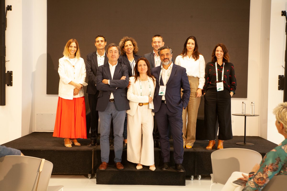 veolia_cv's tweet photo. 🔝 Nuestra directora de Desarrollo Sostenible, Equidad y Acción Social, @AmeliaNavarroA, es la nueva presidenta del @cerscv. ¡Enhorabuena!
  
➕ https://t.co/7K19IzYXij https://t.co/XAqF6qW2TH