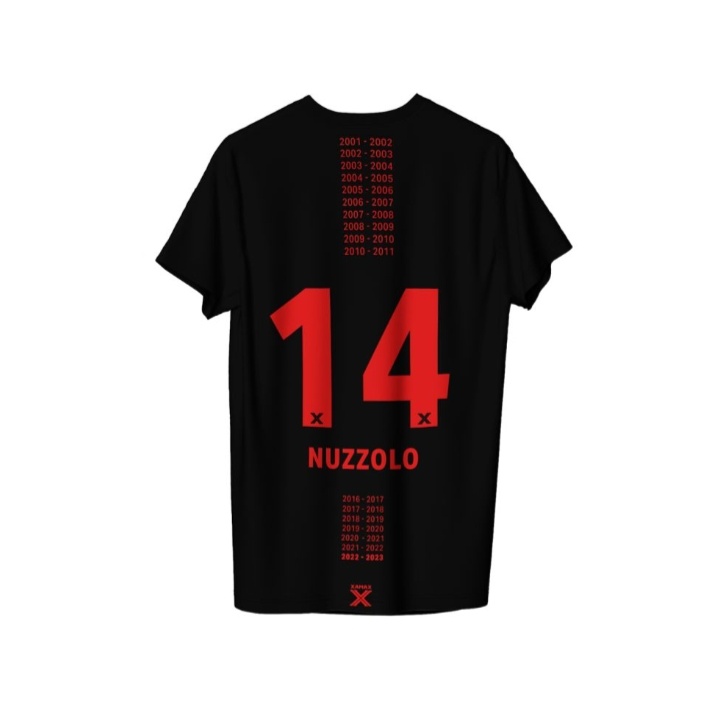 XamaxFCS_DE's tweet photo. 😍 Jetzt kurze Zeit und in limitierter Auflage online erhältlich: das Nuzzolo-Collector-Shirt! 🔴⚫1️⃣4️⃣

#MerciNuzz #SangRougeNoir 

https://t.co/bBUWf15fWV https://t.co/i3kWPq64z0