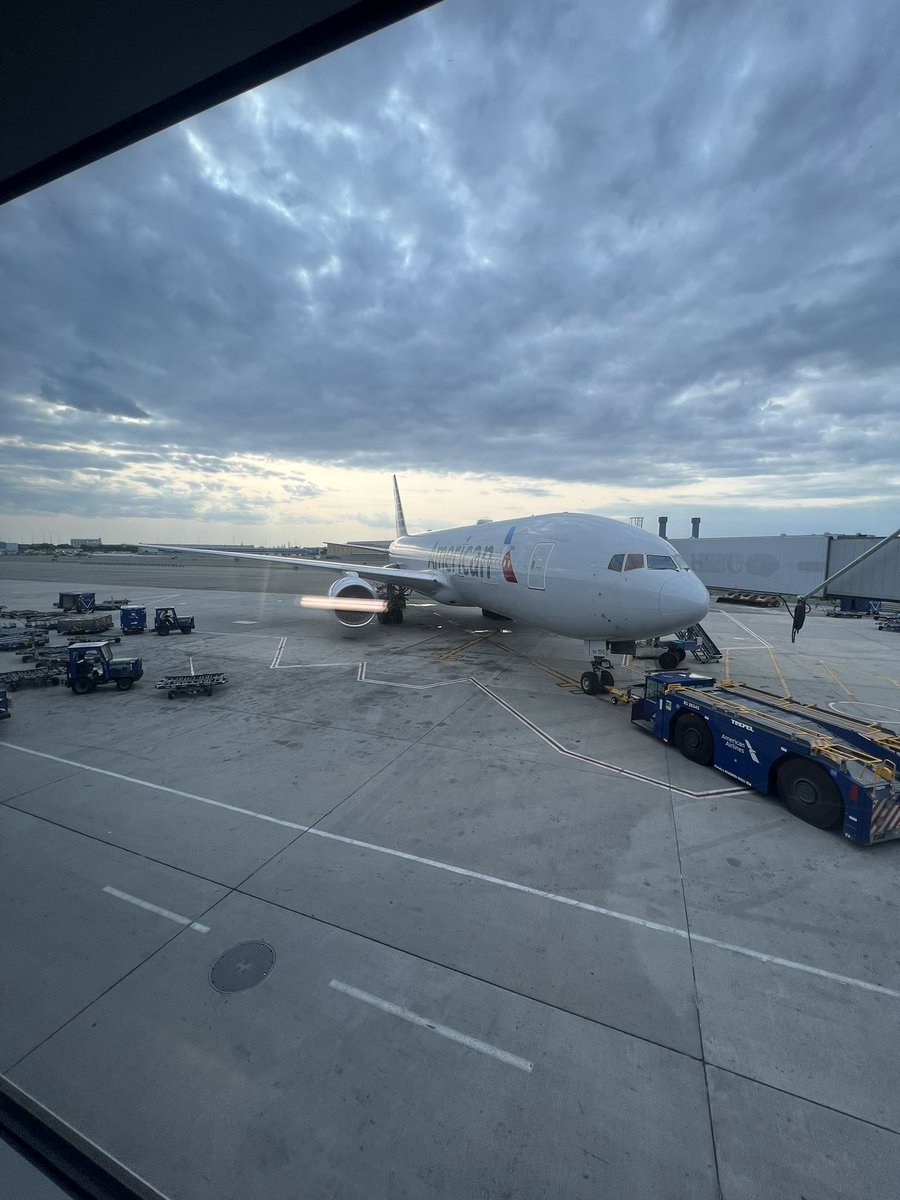 Questo era l’aereo che dovevo prendere per tornare a casa.

Viaggiare con le bici sta diventando sempre più difficile è le compagnie aeree non fanno nulla per semplificare minimamente la procedura.

Pt1