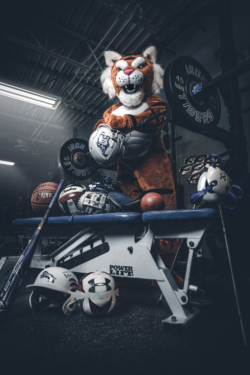 DakotaWesleyan's tweet photo. Schools out and summer has arrived.☀️ Which means Tiger camp season is here! DWU offers camps in all sports for all ages and skill levels. View our summer camps using the link below. #BleedBlue #summercamp
https://t.co/Liks4jmUV6 https://t.co/HljEQycFie