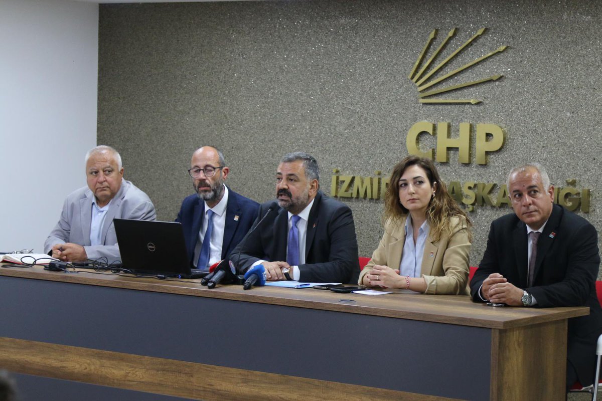 aslanogluchp's tweet photo. Montajcı AKP Trolleri,
montaj kaset ile gündem çarpıtmaya çalışan AKP trolleri seçimde yaptığınızı yapmaya devam ediyorsunuz. İşiniz gücünüz algı operasyonu. İşiniz gücünüz ifitira. canlı yayınlanan basın toplantısını izleyen 40 gazeteci şâhittir. https://t.co/oNiiN0hB8U