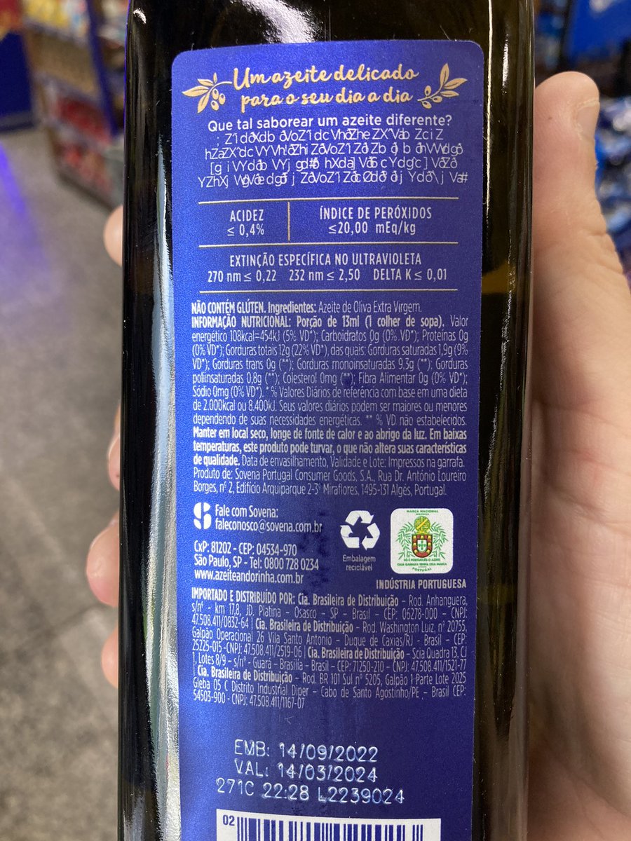 cahito00's tweet photo. Gente, são 11:00 da matina e eu juro que não bebi hoje, mas alguém me ajuda, pois não estou conseguindo ler esse rótulo!!!: 
#azeite #paodeacucar #rotuloilegivel #podeissoinmetro https://t.co/2h0L4hIh2c
