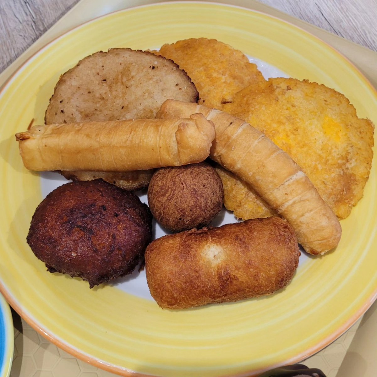 maritovillalobo's tweet photo. Para de bocaditos para aguantar la larga jornada
A trabajar !!!
#Narcobollo
#LaVagabundina
#EnBarranquillaMeQuedo
@humbertbarros @SoyVictorRomero @PibeValderramaP @ErikaFontalvo @roxyfontalvo @MelisaMarArtuz @erikrojasarenas https://t.co/ev0xPlKxBt
