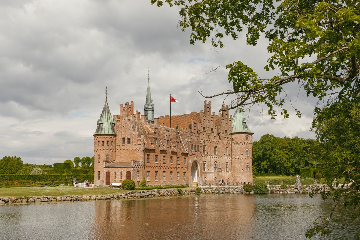 It's Sweden's national day, so I'm posting a Danish castle. 

Egeskov slott. 

#egeskov #visitdenmark
#365in2023 @365_in_2023