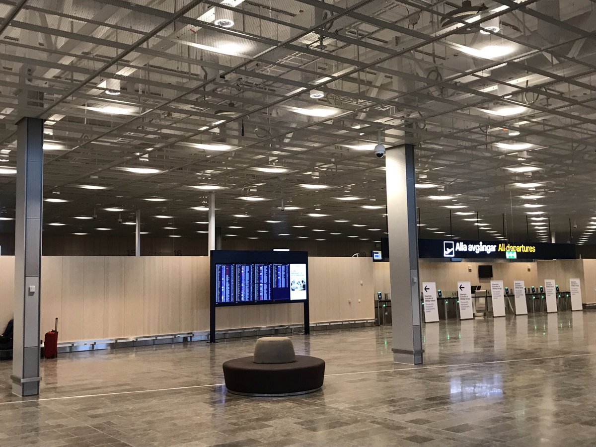 Plötsligt händer det! Nu verkar <a href="/Arlanda/">Arlanda Airport</a> flygplats få en nästan lika effektiv säkerhetskontroll som <a href="/CPHAirports/">Copenhagen Airport</a> haft i över 10 år 👍 Bra men sent <a href="/Swedavia/">Swedavia</a> 😉
