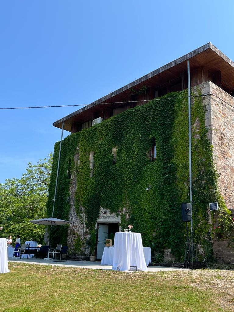 Sharma_Catering's tweet photo. Los detalles✨

Os dejamos algunos momentos que disfrutamos en una boda este sábado en la Finca Fagoaga Dorretxea 📍 Con un menú rico y colorido para celebrar👌🏼 

Gracias por dejarnos formar parte de un día tan especial, ¡que vivan los novios!💍

#sharmacatering #cateringservice https://t.co/D1QNQq5Tya