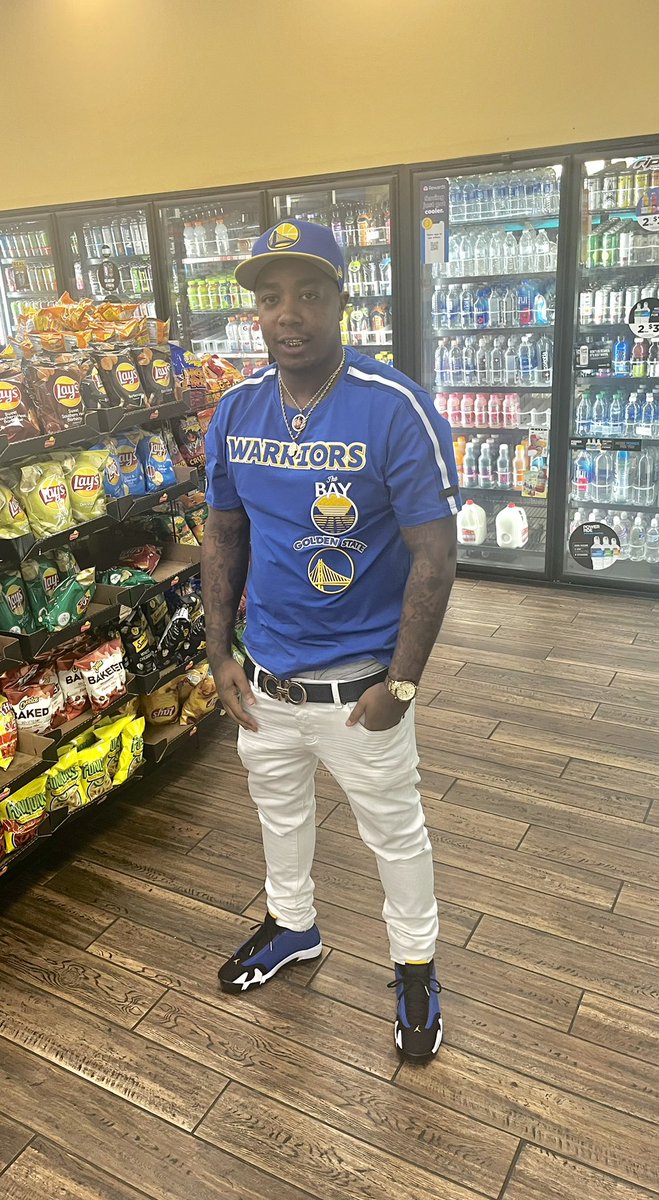 RuBankroll's tweet photo. 💛💙 https://t.co/5EmLCbKo08