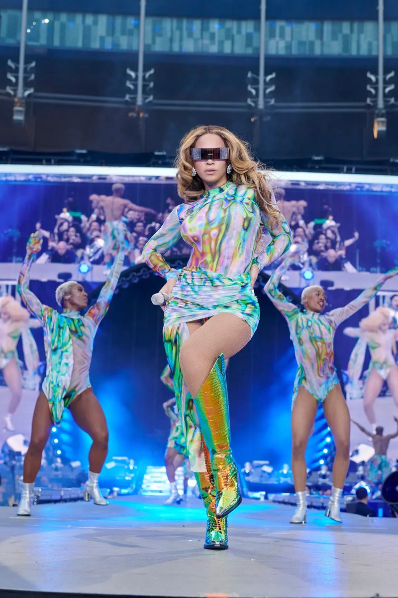 B7Album's tweet photo. 🪩 BARCELONA 🪩

Beyoncé hits the stage in Spain on Thursday. Who’s going?

#RENAISSANCEWorldTour https://t.co/5Opc1F8vay