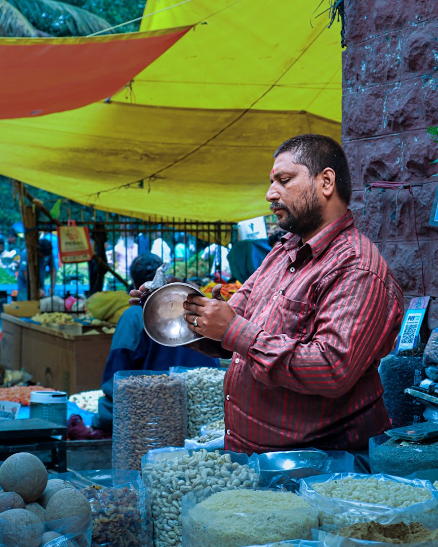 WithNasif's tweet photo. Busy in work... 
#streetphotography #streetphoto #streetstories #Bangalore https://t.co/LyYIWBFVKS