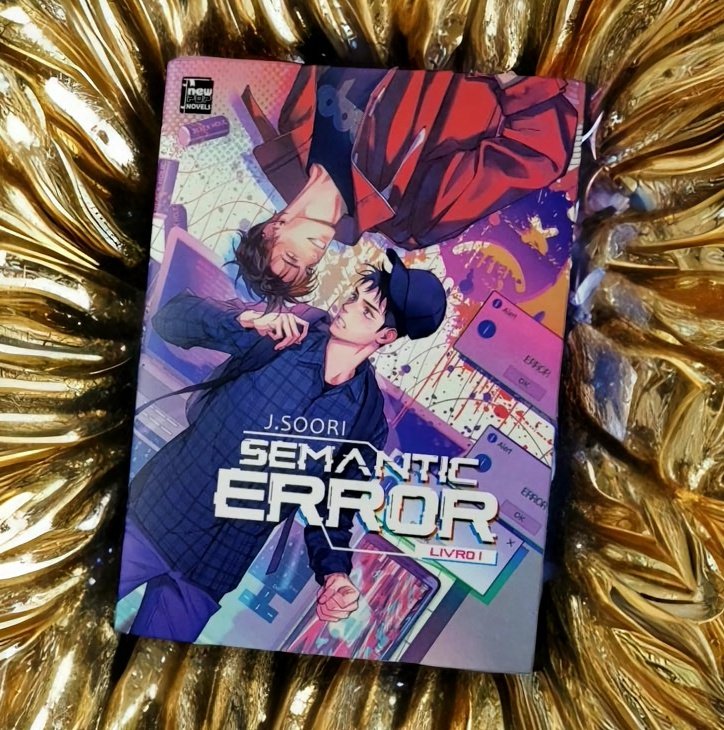 cotolinho's tweet photo. #semanticerror uma das novels mais esperada.  É um sonho dourado que se torna realidade no Brasil, graças a @editoranewpop . Obra primorosa. Papel de excelente espessura e diagramação perfeita. 
Começo a acreditar que esta empresa precisa ser tombada como PATRIMÔNIO BLezeiro. https://t.co/Gwgqd75SQe