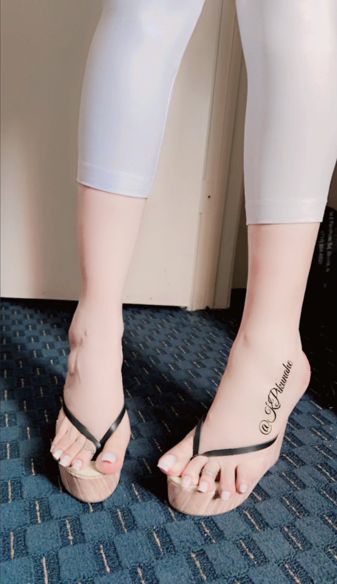 Kassandra Pikunahe FeetTube ️ on Twitter "My toes overhanging in thong