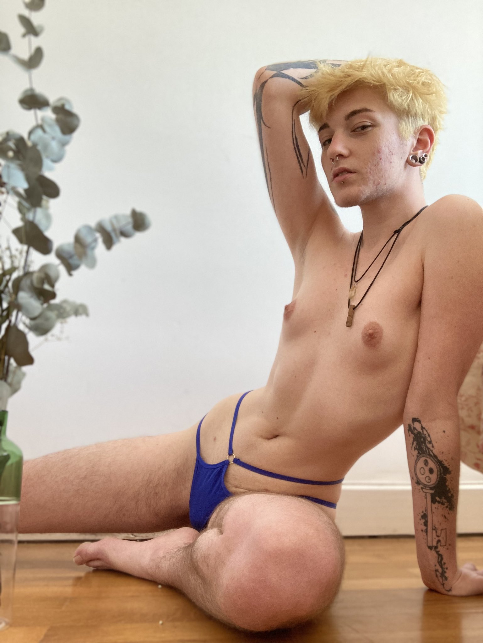 Haha it was my last day with my breasts, I often change my hair cut
It was a year ago ? https://t.co