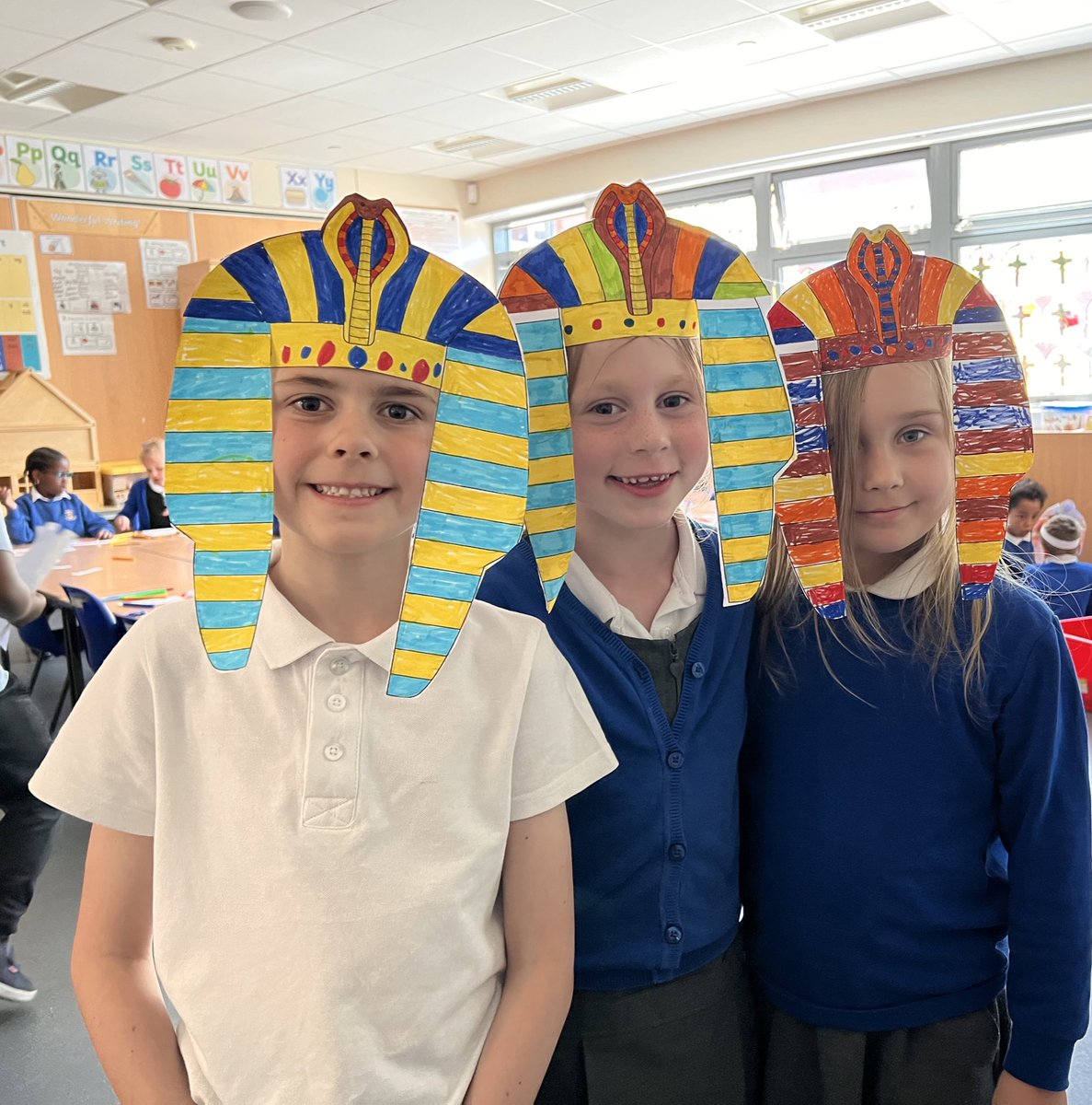MissSimmons29's tweet photo. Great fun making pharaoh Egyptian head pieces in class today!! They look fantastic 😃 @NiddrieMillPS https://t.co/rDtH4mPJ5u