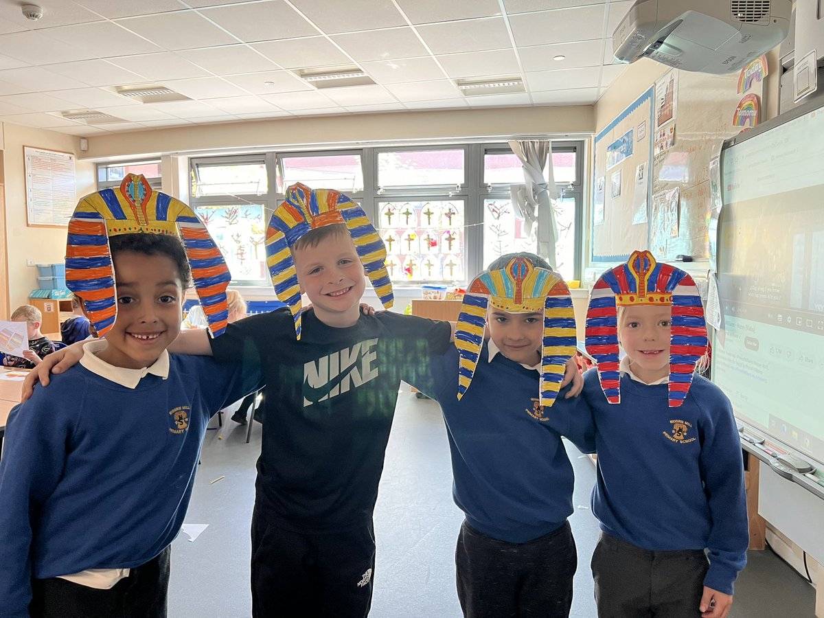 MissSimmons29's tweet photo. Great fun making pharaoh Egyptian head pieces in class today!! They look fantastic 😃 @NiddrieMillPS https://t.co/rDtH4mPJ5u
