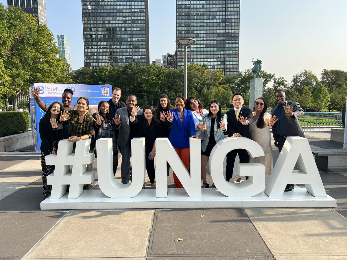 📢 Calling all youth education advocates! 🌎🌏🌍

The UNESCO SDG4Youth Network is a platform of education advocates that aims to put young people at the center of transforming education, ensuring we participate in the creation of global education policies.