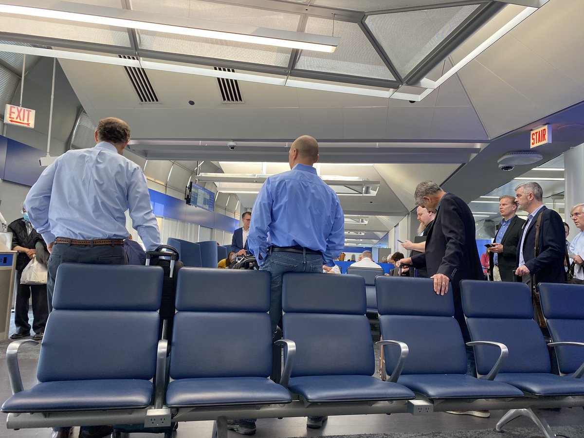 reneepedigo's tweet photo. The diversity in business class is inspiring https://t.co/jJKFMDI8Cp