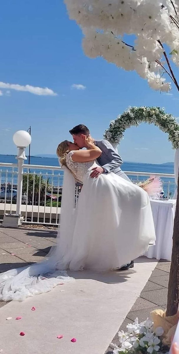 HaychIJK's tweet photo. Finally did it boys. Best day of my life https://t.co/sV7ABlSgDP