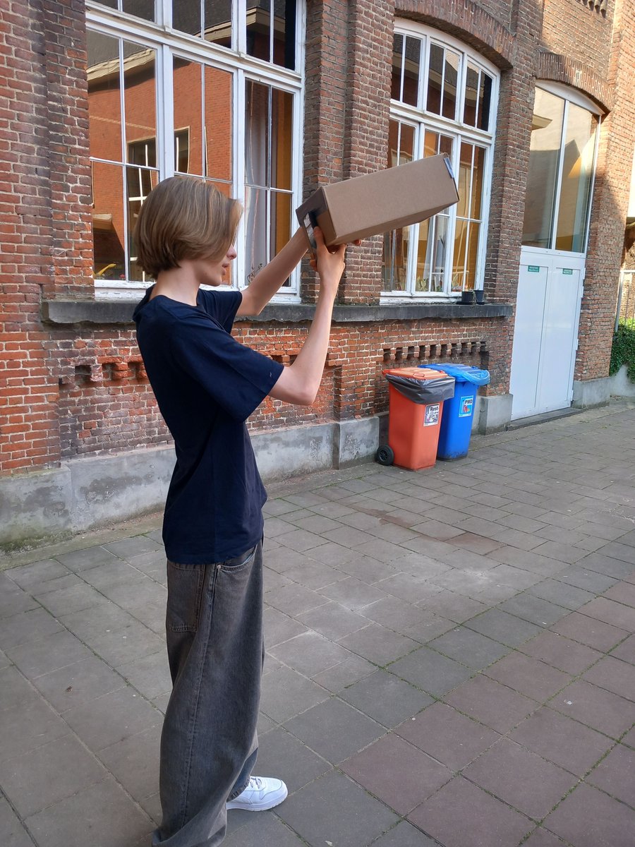 BAPitzemburg's tweet image. De leerlingen van het 3de jaar natuurwetenschapen realiseren deze week vakoverschrijdende #STEAM eindtermen. Alles staat in het teken van praktijkgericht leren over optica. @GO_onderwijs #helemaalGO #wetenschapmaaktknap