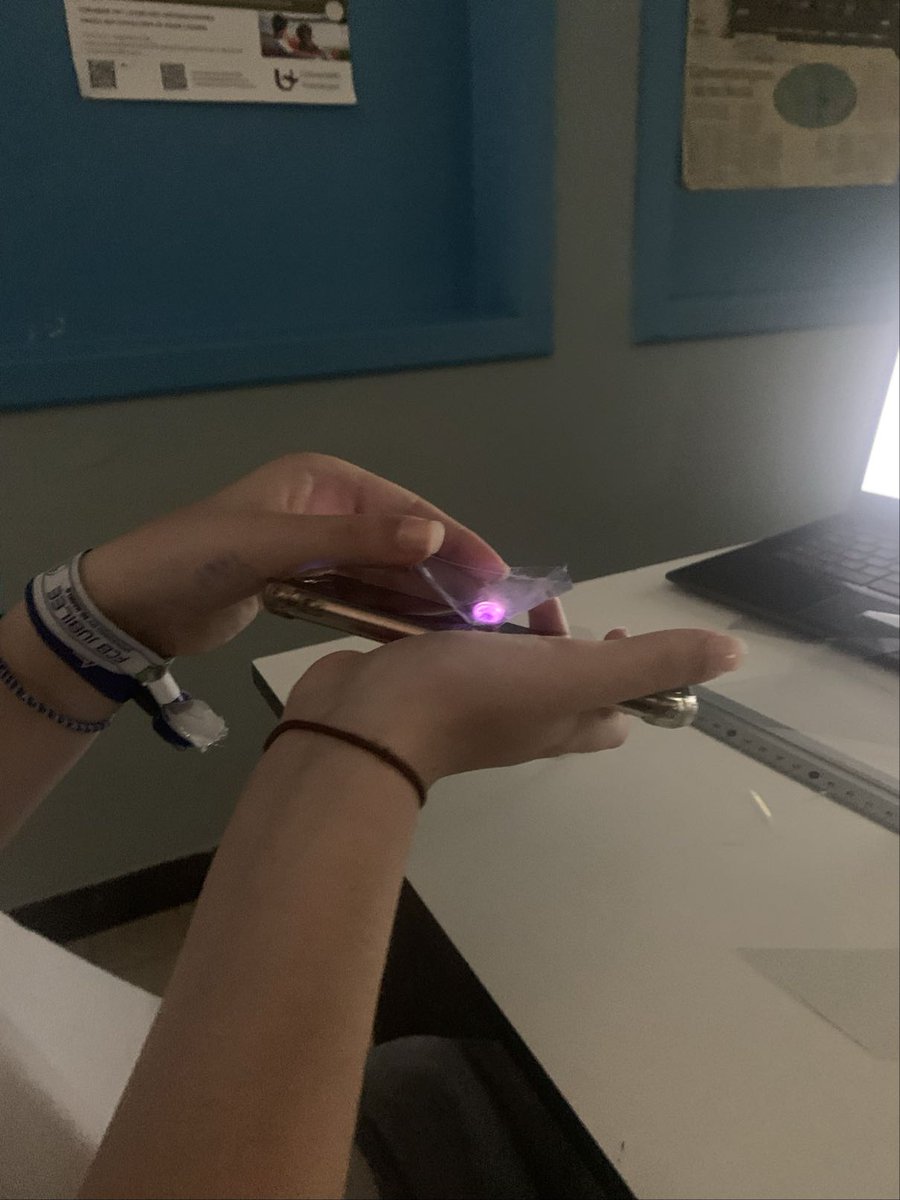 BAPitzemburg's tweet image. De leerlingen van het 3de jaar natuurwetenschapen realiseren deze week vakoverschrijdende #STEAM eindtermen. Alles staat in het teken van praktijkgericht leren over optica. @GO_onderwijs #helemaalGO #wetenschapmaaktknap