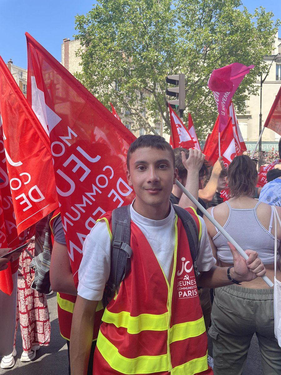 « Les jeunes sont toujours présents malgré les pressions du gouvernement on reste déterminés jusqu’au retrait ! » clame Badis lycéen de 16 ans mobilisé pour cette #Manif6Juin avec son organisation du <a href="/_MJCF/">Jeunes Communistes</a> . <a href="/humanite_fr/">L'Humanité</a>