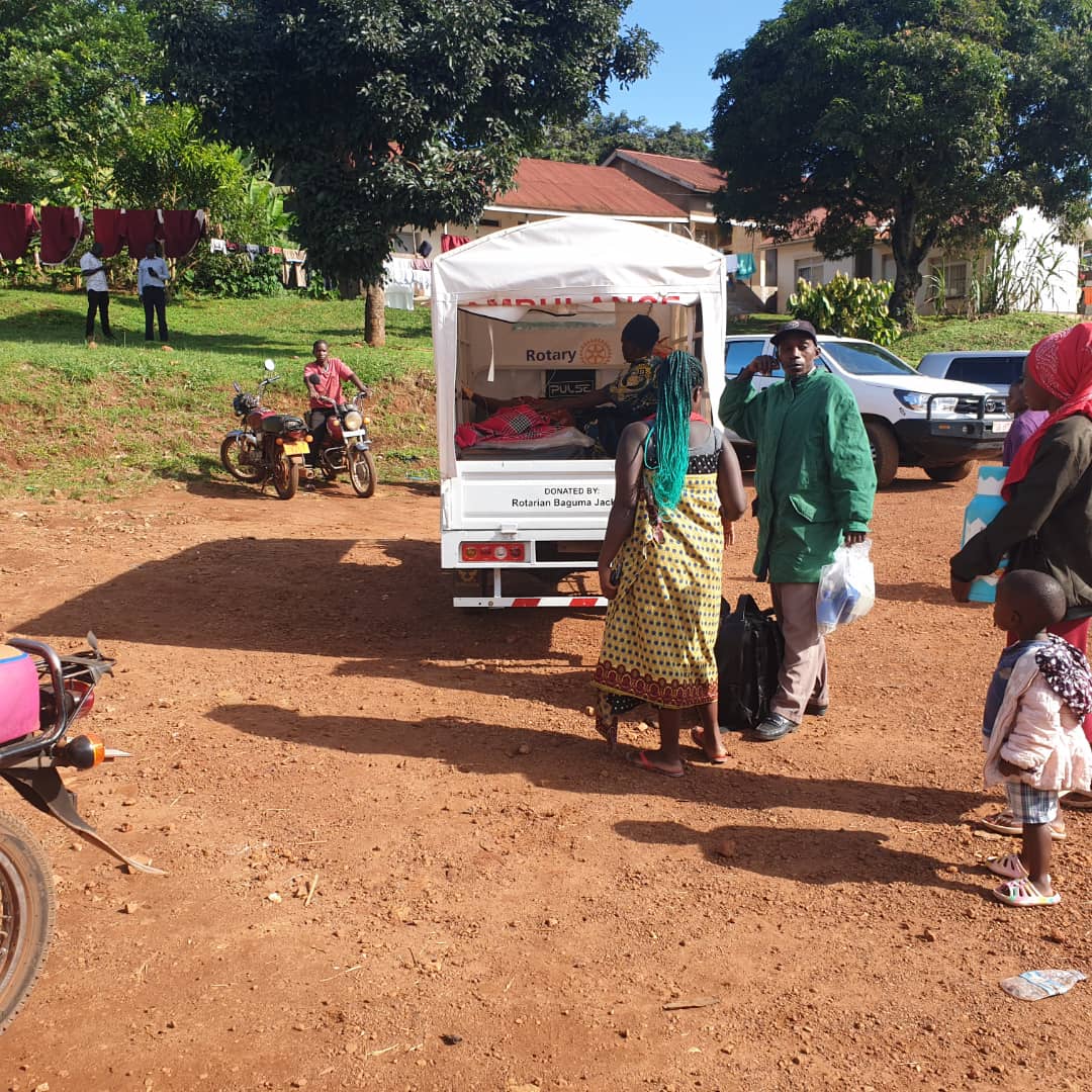IbrahimSsenyon1's tweet photo. A tukutuku Ambulance has just saved a mother from mugoye health center III to kalangala health center IV in safe hands now waiting for operation.  Thanks fellow Rotarians for this initiative.  Bravo service above self. https://t.co/r1Xx1cKEW3