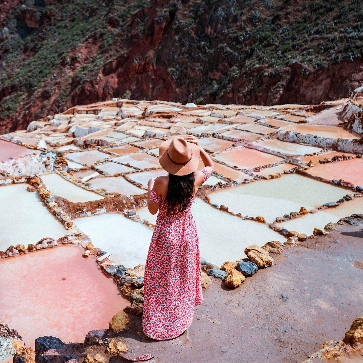 The ancient Maras #SaltMines are one of Peru's hidden gems nestled in the mountains of the #SacredValley of the Incas.
🌐More Info: n9.cl/w55um
#peru🇵🇪 #cuscojourneys #nakedplanet #bestplacestogo #exploretheglobe #perú #cusco #bestintravel #machupicchu #travelmoments