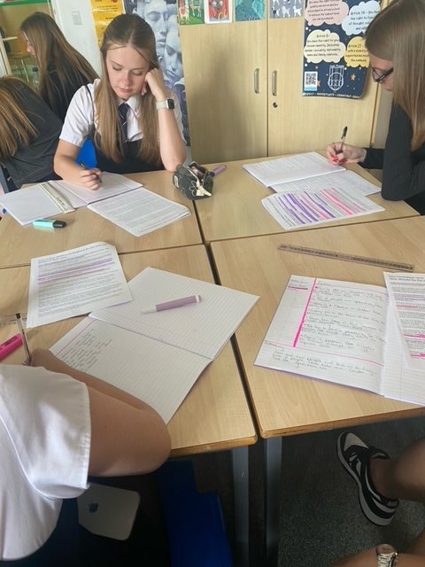 Park Mains English Department tweet media